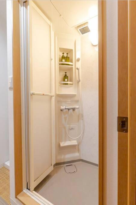 Sleeps 9 / Near Expo & Usj / 3min Sta / 2 Bath Osaka