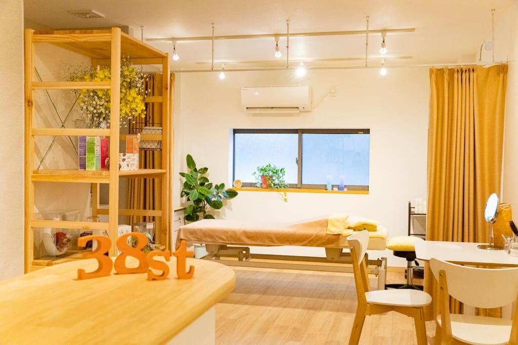 Apartment Sleeps 9 / Near Expo & Usj / 3min Sta / 2 Bath Osaka