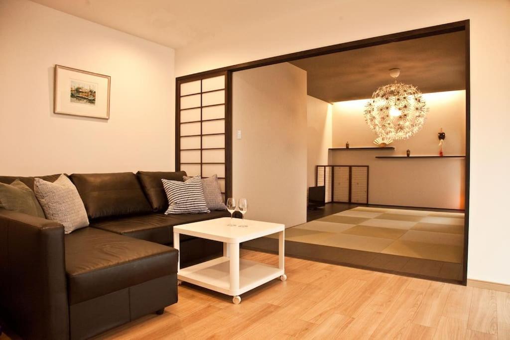 Sleeps 9 / Near Expo & Usj / 3min Sta / 2 Bath * Osaka