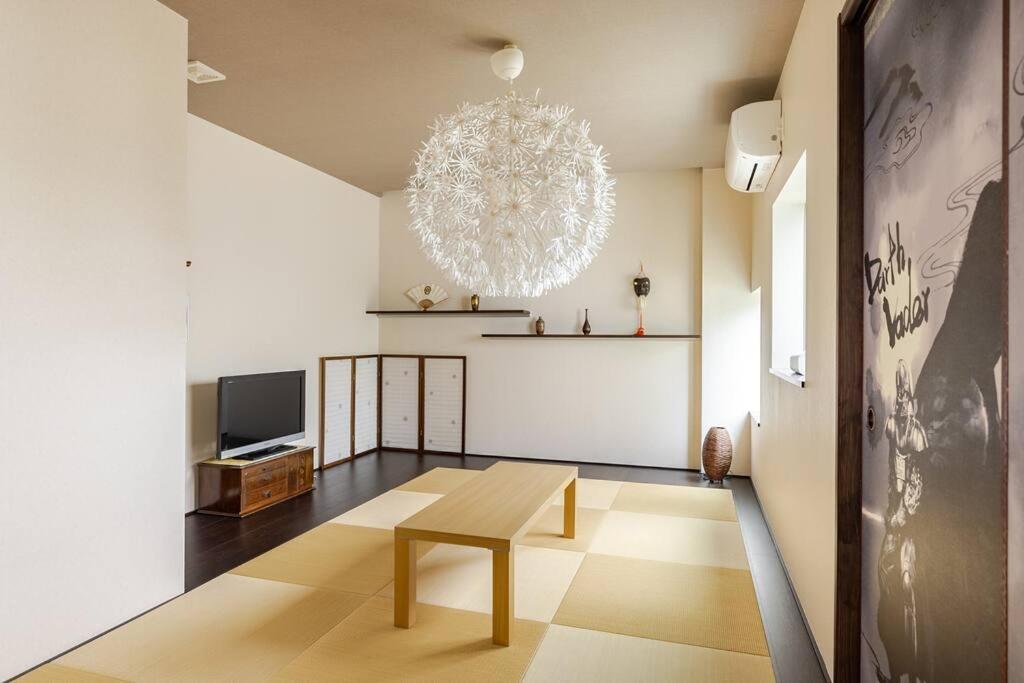 Sleeps 9 / Near Expo & Usj / 3min Sta / 2 Bath Apartment