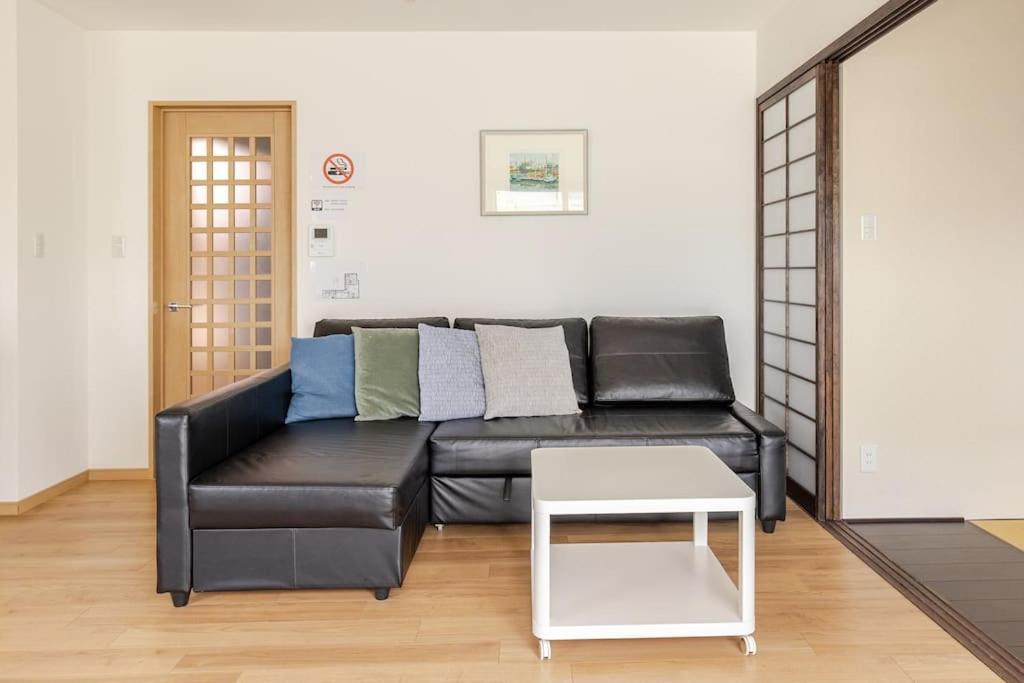 Apartment Sleeps 9 / Near Expo & Usj / 3min Sta / 2 Bath Osaka