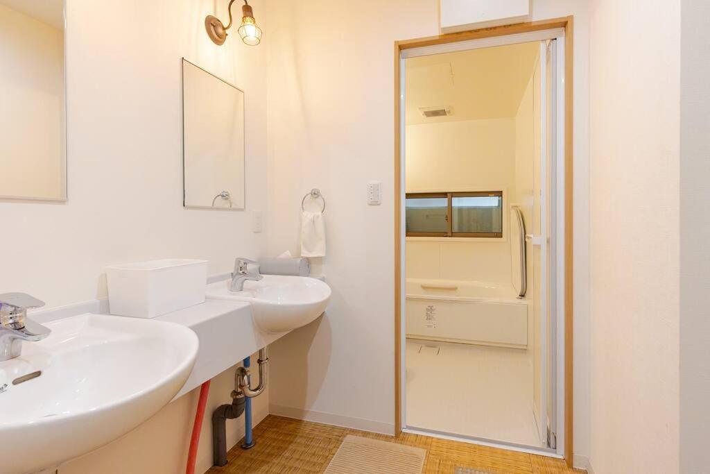 Apartment Sleeps 9 / Near Expo & Usj / 3min Sta / 2 Bath Osaka