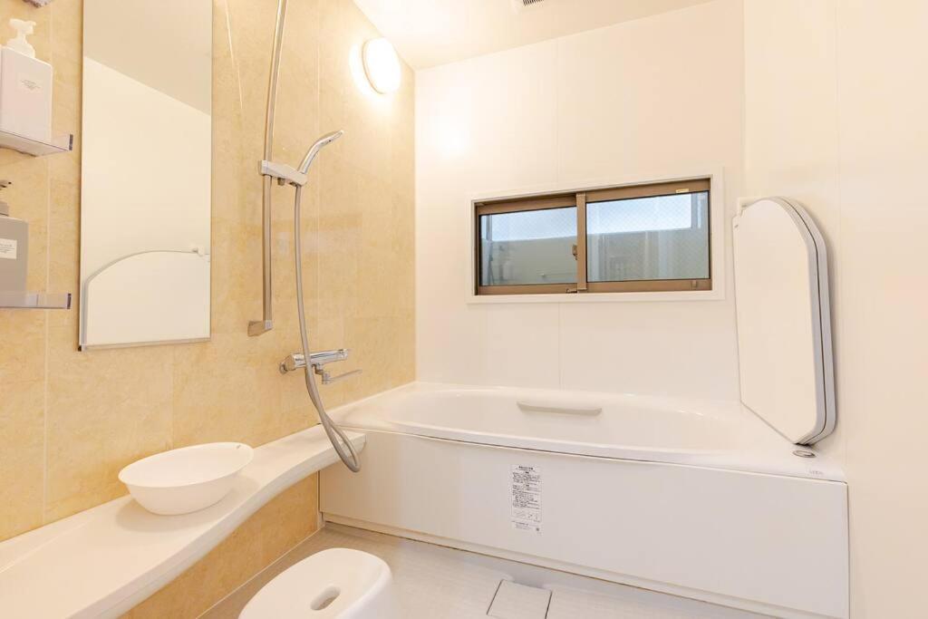 Sleeps 9 / Near Expo & Usj / 3min Sta / 2 Bath * Osaka