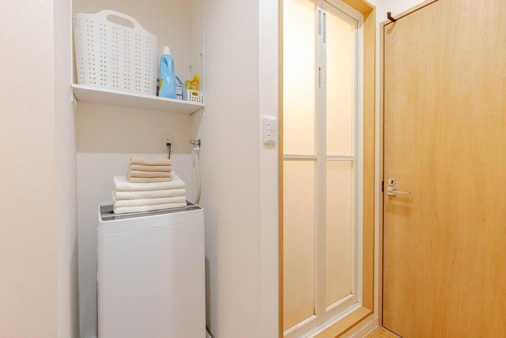 Sleeps 9 / Near Expo & Usj / 3min Sta / 2 Bath Apartment Osaka